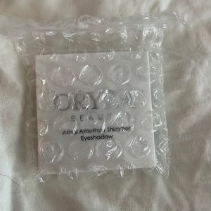 ORYZA Beauty Astrol Amethyst Shimmer Eyeshadow